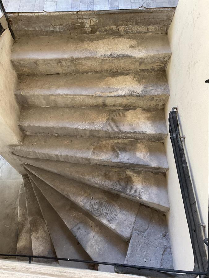 Place Aux Herbes Apartment Nimes Ngoại thất bức ảnh